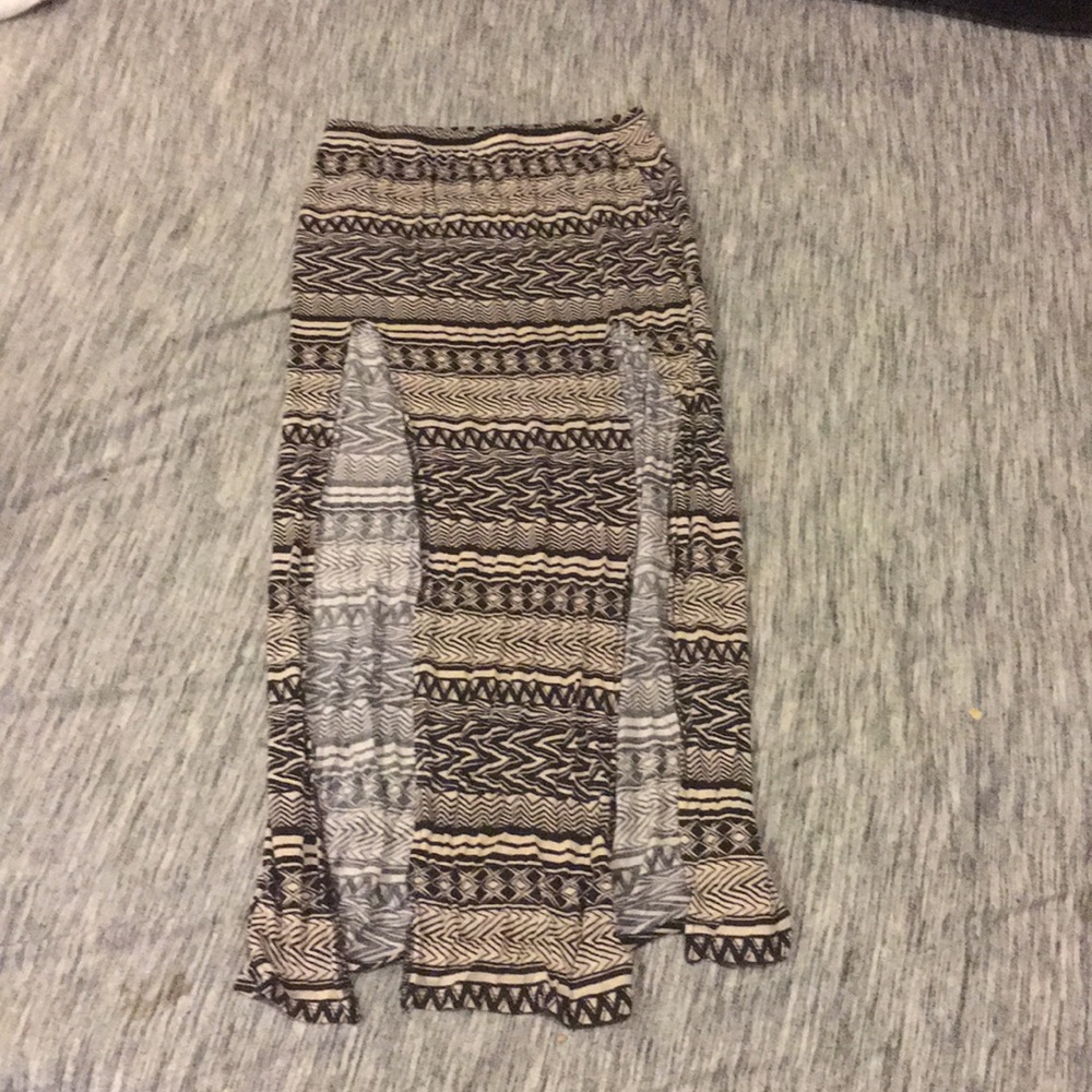 Long skirt with two slits